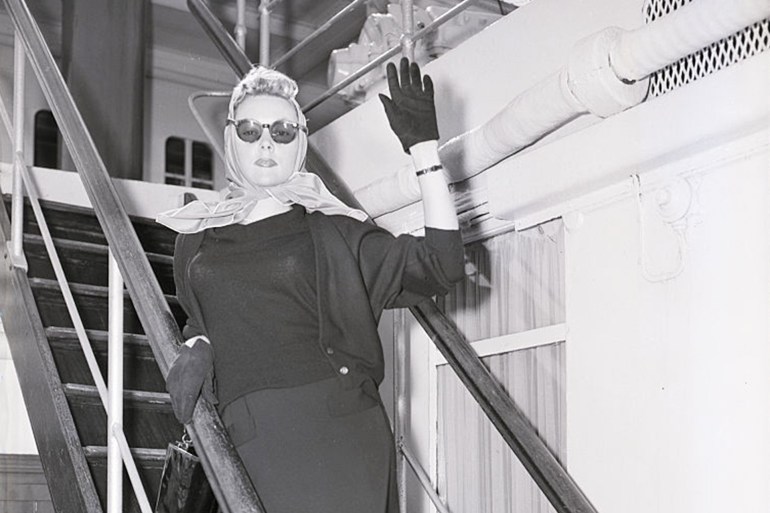 (Original Caption) 9/9/1953-GLORIA GRAHAME:SAILING SS ILE DE FRANCE - Pier 88 North River. Movie actress Gloria Graheme waving to the friends to see see her off before sailing for Plymouth this morning aboard the Ile De France.