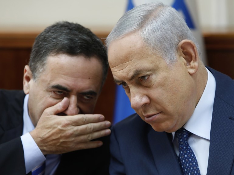 epa06227583 Israeli Prime Minister Benjamin Netanyahu (R) listens to Transportation minister Yisrael Katz (L) during the weekly cabinet meeting at his office in Jerusalem, 26 September 2017. EPA-EFE/GALI TIBBON / POOL