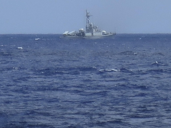 A Chinese navy frigate is seen on the horizon in waters close to the Haiyang Shiyou 981, known in Vietnam as HD-981, oil rig in the South China Sea July 15, 2014. Crewmen in blue camouflage uniforms poured out onto the deck of a Vietnamese coastguard ship as the imposing Chinese vessel guarding a giant oil rig gives chase, gathering steam by the second. A group of Chinese ships joined the pursuit, peeling away from a flotilla of about two-dozen vessels surrounding HD-981, the $1 billion rig that China deployed without notice in early May, triggering the worst breakdown in ties between the communist neighbours in three decades. Vietnam says this stretch of the South China Sea is in its 200-nautical mile exclusive economic zone and accuses China of bullying and trying to ram Vietnamese fishing vessels in the potentially energy-rich waters. China claims about nine-tenths of the South China Sea but insists it wants a peaceful resolution to the conflict. Picture taken on July 15, 2014. REUTERS/Martin Petty (MID-SEA - Tags: POLITICS ENERGY CIVIL UNREST MARITIME)