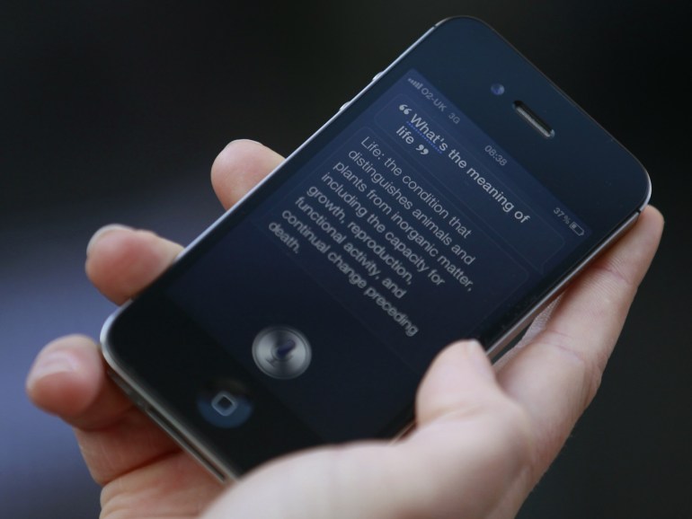 Luke Peters demonstrates Siri, an application which uses voice recognition and detection on the iPhone 4S, outside the Apple store in Covent Garden, London October 14, 2011. REUTERS/Suzanne Plunkett (BRITAIN - Tags: BUSINESS SOCIETY SCIENCE TECHNOLOGY TELECOMS)