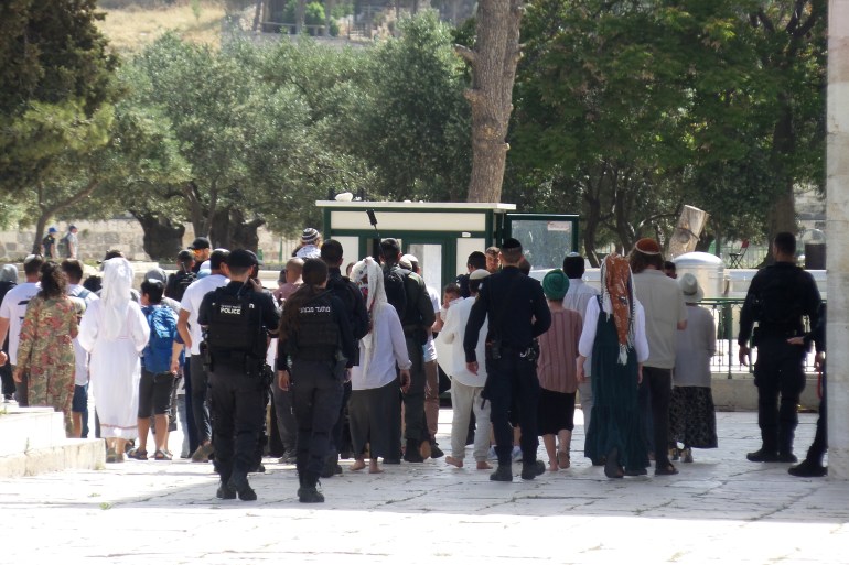 القدس- أعداد كبيرة من المستوطنين تقتحم المسجد الأقصى في ثاني أيام عيد الفصح اليهودي القدس- أعداد كبيرة من المستوطنين تقتحم المسجد الأقصى في ثاني أيام عيد الفصح اليهودي