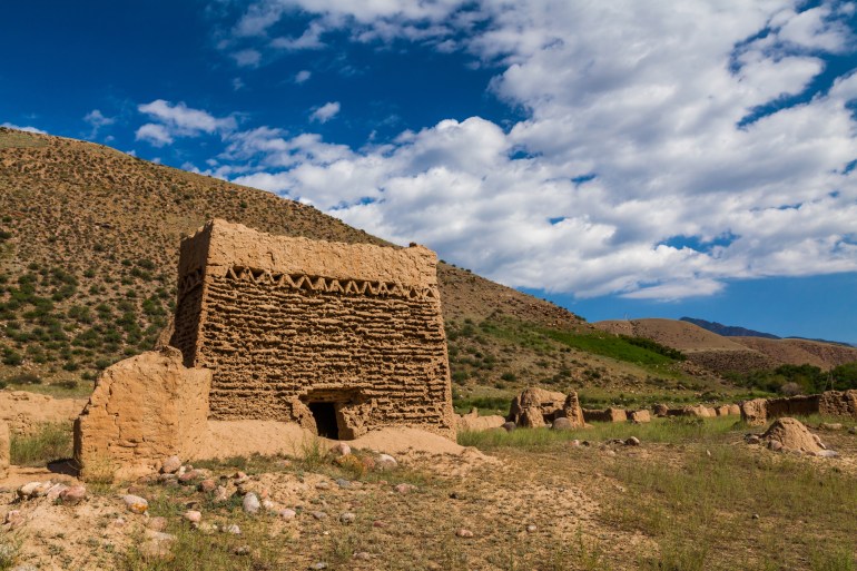 The old Muslim cemetery is the beginning of the 20th century. Mausoleums are made of clay bricks, which are destroyed by the action of rains and wind غيتي